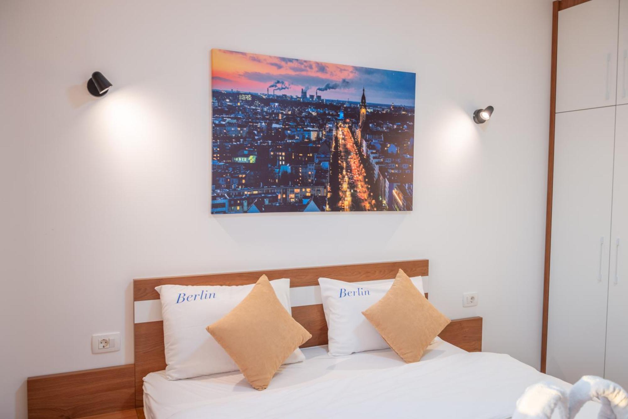 Premium Berlin With Pool Bed & Breakfast Улцин Екстериор снимка