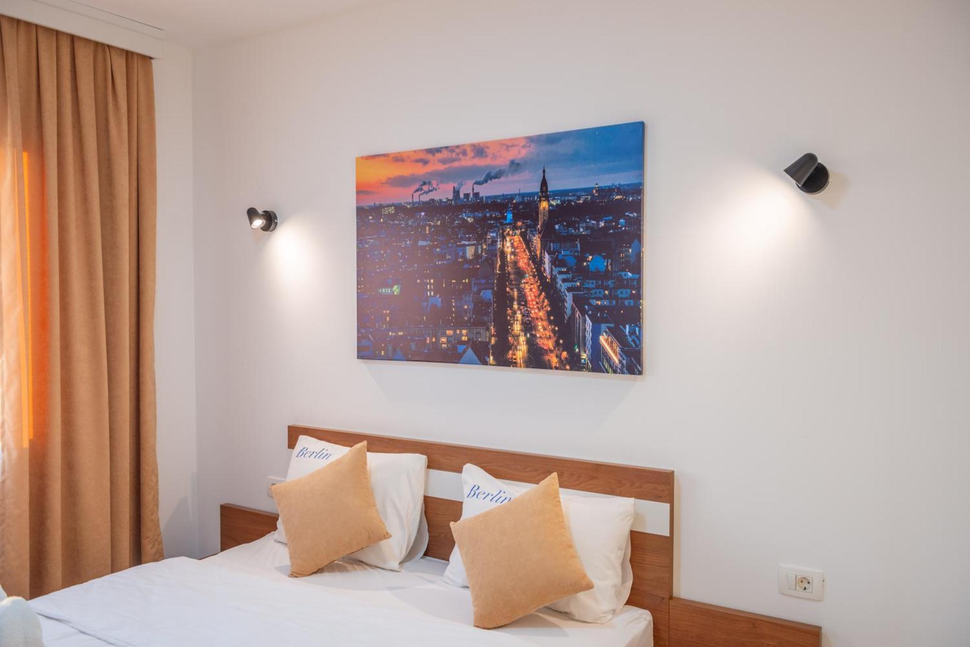 Premium Berlin With Pool Bed & Breakfast Улцин Екстериор снимка