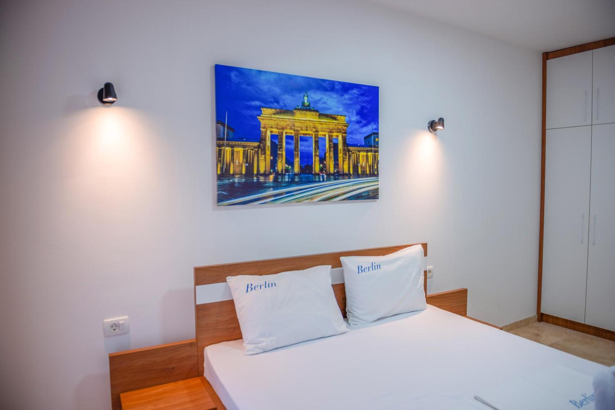 Premium Berlin With Pool Bed & Breakfast Улцин Екстериор снимка