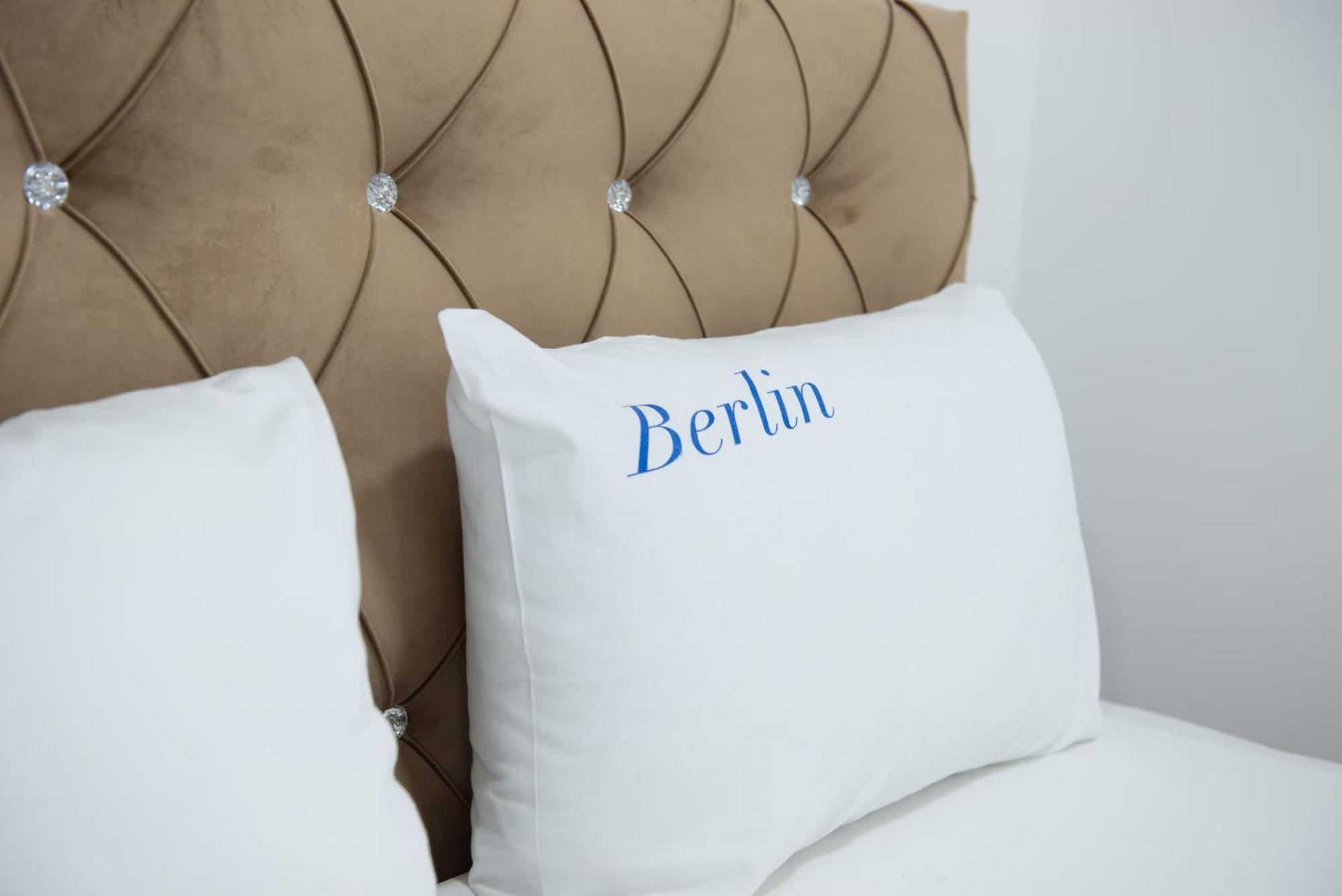 Premium Berlin With Pool Bed & Breakfast Улцин Екстериор снимка