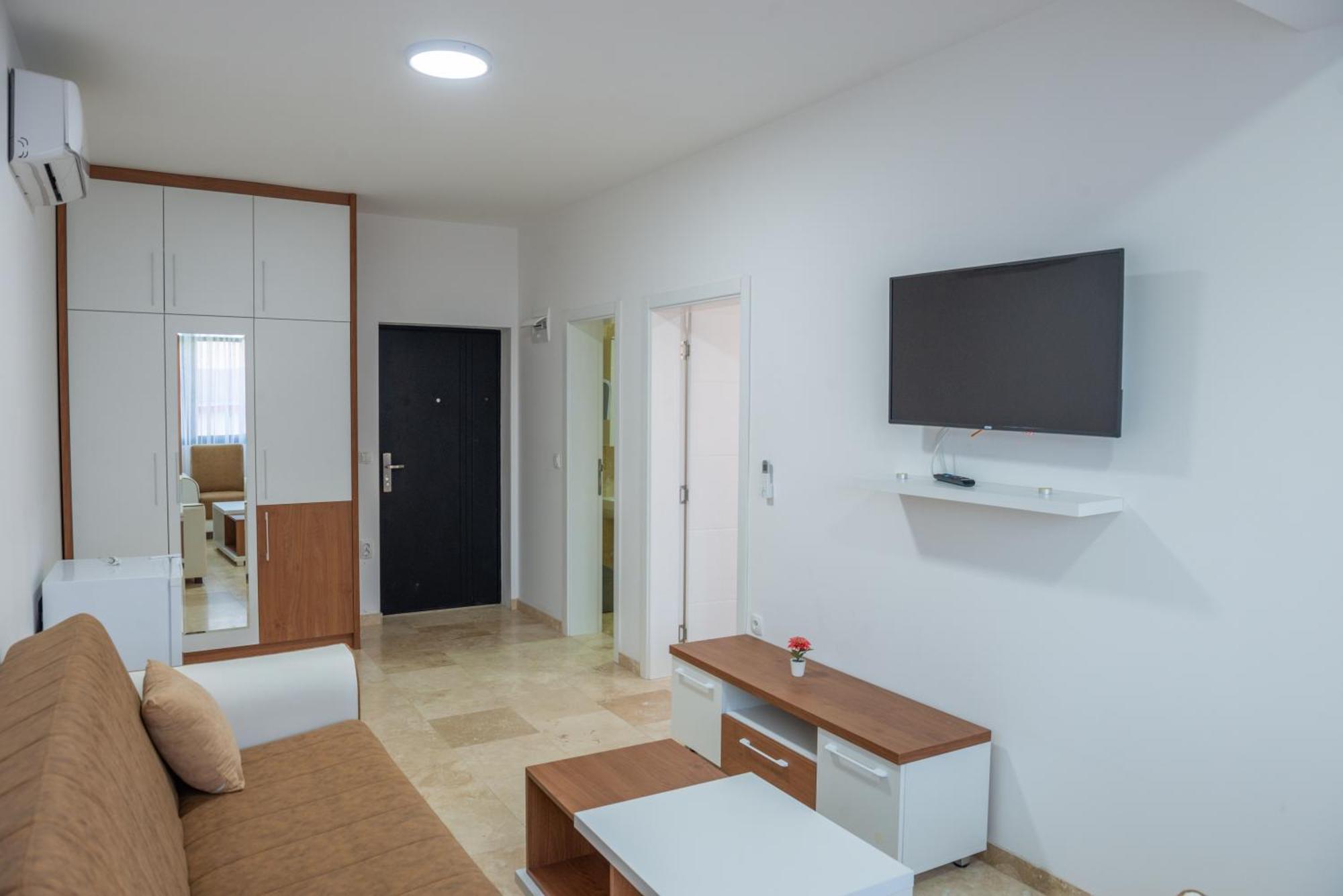 Premium Berlin With Pool Bed & Breakfast Улцин Екстериор снимка