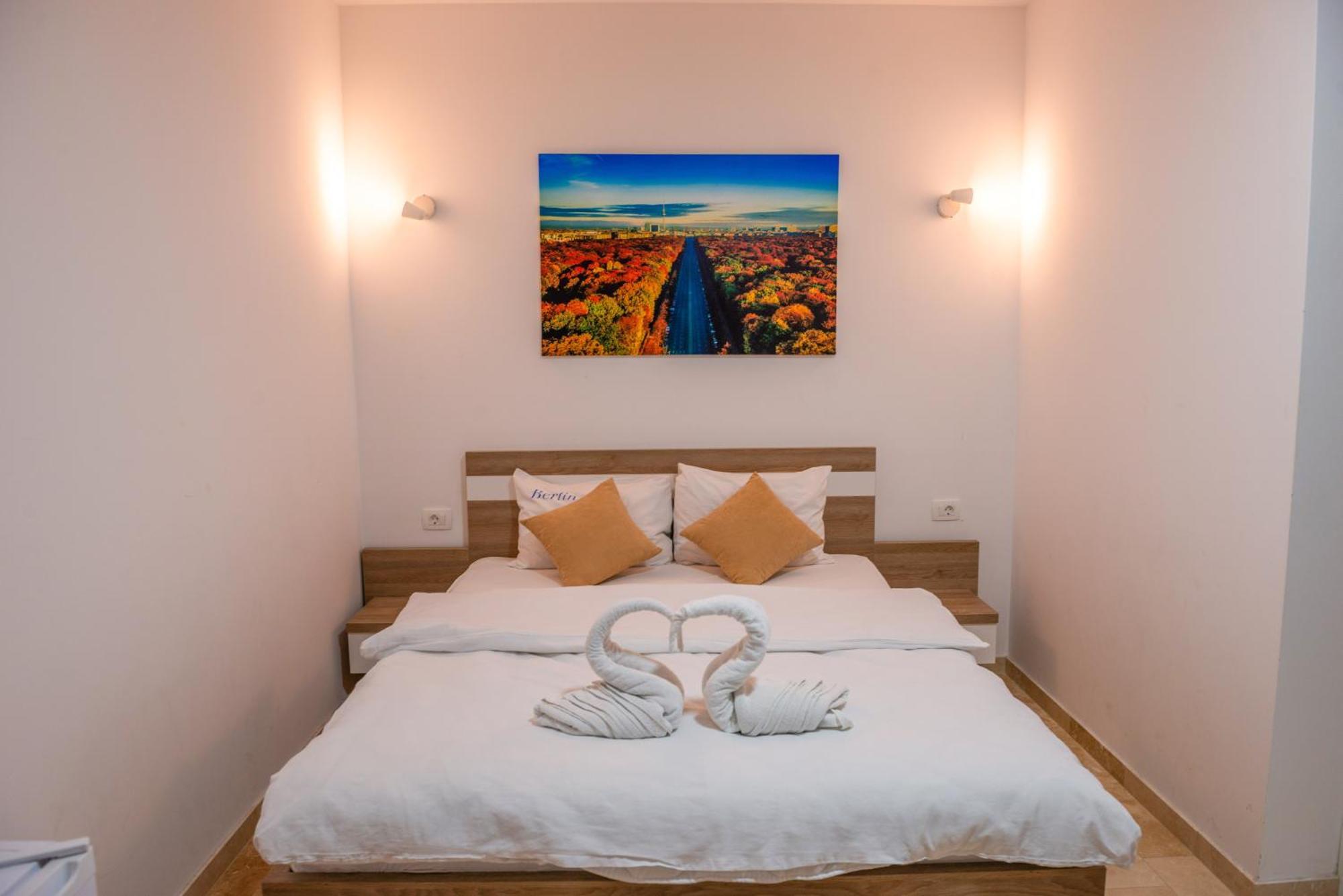 Premium Berlin With Pool Bed & Breakfast Улцин Екстериор снимка