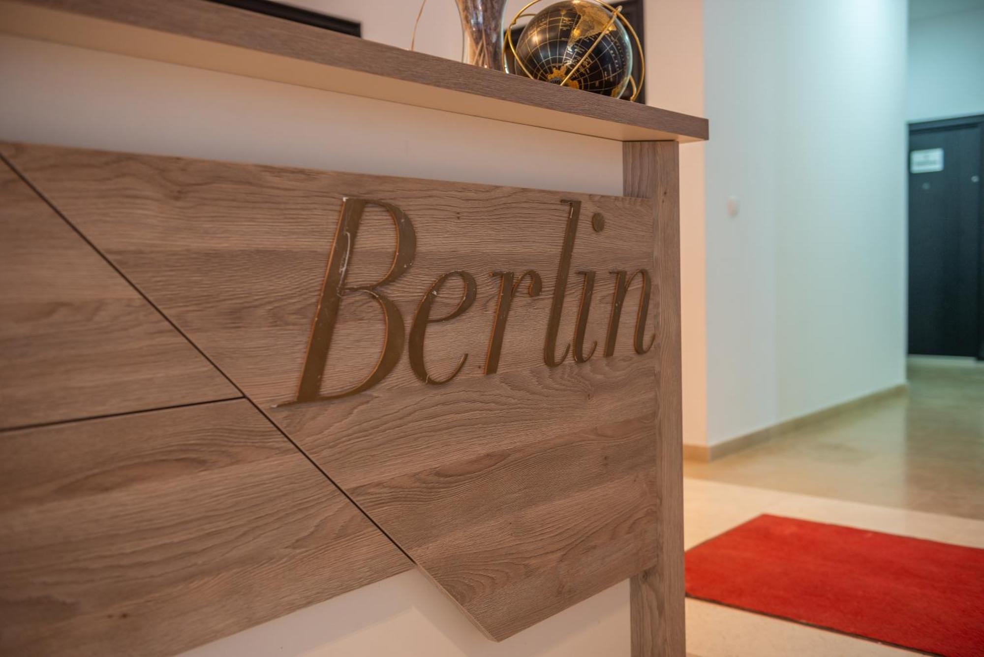 Premium Berlin With Pool Bed & Breakfast Улцин Екстериор снимка