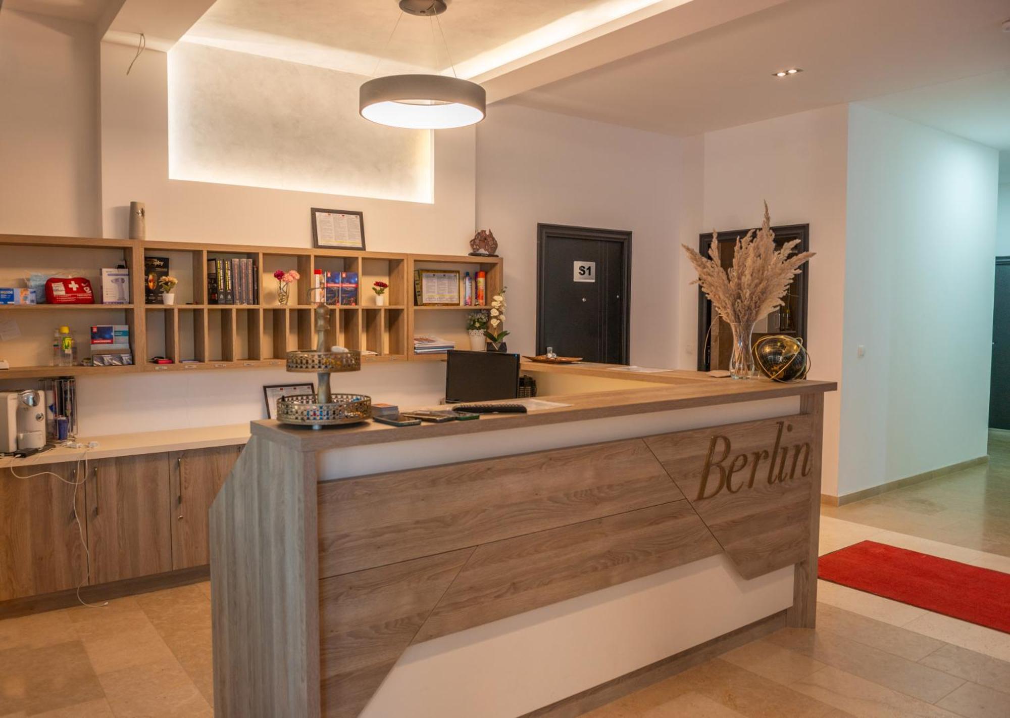 Premium Berlin With Pool Bed & Breakfast Улцин Екстериор снимка